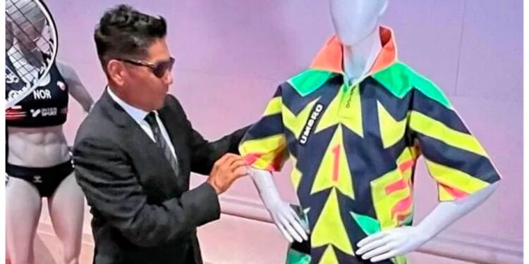 Homenaje a Campos en París por sus trajes de portero