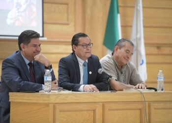 Presentan Libro Amores Espías en la Semana del Humanismo de FFyL