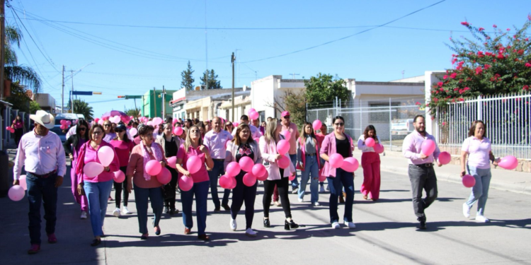 Saucillo se Tiñe de Rosa en la Caminata por la Prevención del Cáncer de Mama