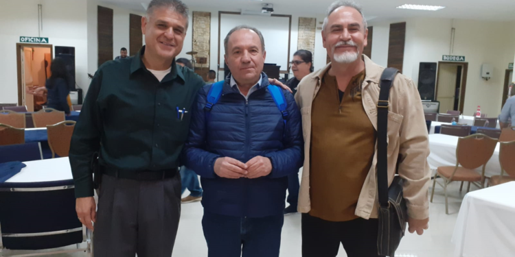 El Pastor Humberto Porras predica hoy en el Restaurador