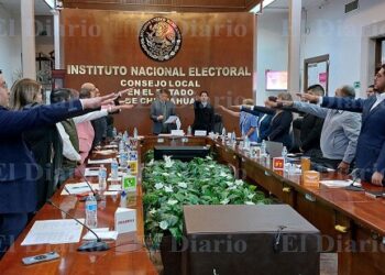 Rinden protesta consejeros, vocales y representantes del INE