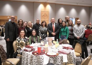Encabeza Rector Rivera Campos, la tradicional posada navideña de Unidad Central de la UACH.