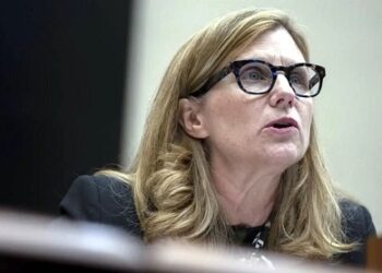 Dimite rectora de universidad de EU tras polémica antisemita
