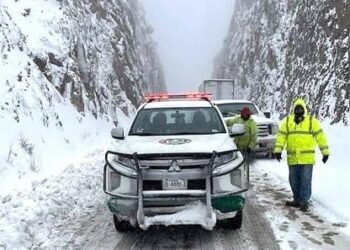 Caos en la Janos-Agua Prieta, lleva 27 horas cerrada por nevadas