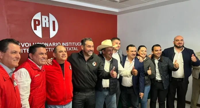 Se registra Tony Meléndez en el PRI como precandidato a Diputado Federal