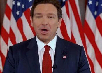 Se baja Ron DeSantis de contienda presidencial de EU