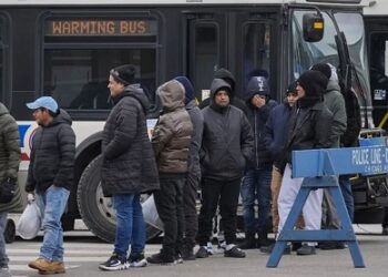 Complica frío solicitudes de asilo en Chicago