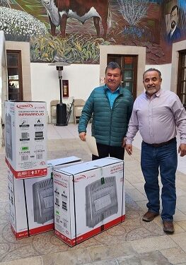 Entrega Gobierno del Municipal calentones a Esc. Sec. Fed. Presidente Adolfo Ruíz Cortinez