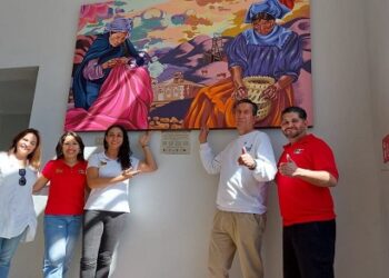 Estudiantes de la UACH donan murales al Teatro “Lota” en el país de Chile.