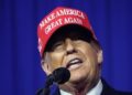 Rompe Trump silencio sobre Navalny pero no culpa a Putin