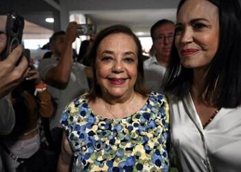 Denuncian ‘maniobra’ para evitar postular a rival de Maduro