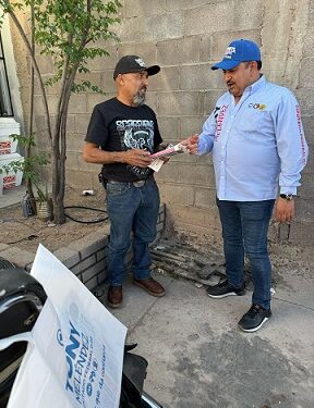 Tony Meléndez escucha y atiende necesidades de habitantes en Aquiles Serdán