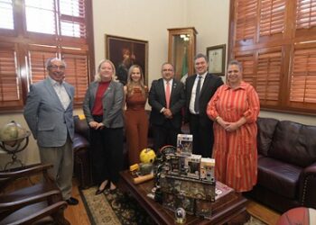 Se reúne rector de la UACH con ministro de la Embajada de Estados Unidos en México