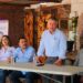 Reunión de Ismael Pérez Pavía y Tony Meléndez con Caprinocultores, Agricultores y Lecheros
