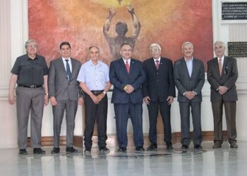 Ex-rectores de la UACH se reúnen con el maestro Luis Rivera Campos.