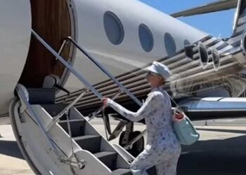 Paris Hilton presume nuevo jet privado
