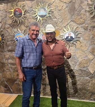Reconoce el cantante cristiano Nacho Galindo trayectoria artística de más de 40 años del cantante Polo Urías