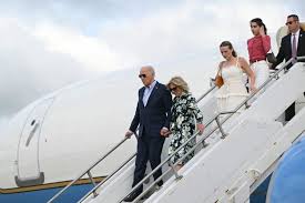 Pide familia a Biden que siga en carrera presidencial