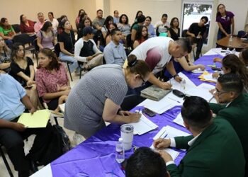 Atenderán a la sociedad 120 egresados de Enfermería de la UACH a través del servicio social.