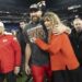 Disfrutan Swift y Kelce sus vacaciones en mansión de 17 mdd
