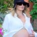 Presume Margot Robbie su embarazo en Cerdeña, Italia