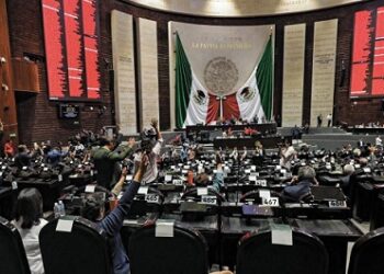 Diputados aprueban salario de 16,700 para maestros, policías y personal de enfermería