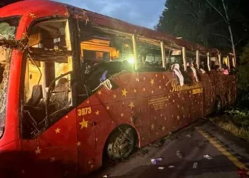 Mueren 7 en EU tras volcadura de camión que iba a México