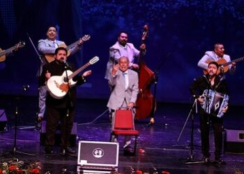 Sigue enamorando con voz de poeta; homenaje a Marco Antonio Aguirre