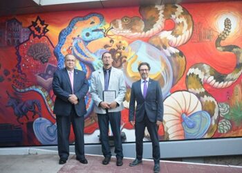 *Develan en la UACH el Mural “El Brindis»