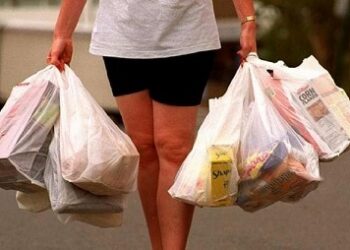 ¡Oficial! Prohíbe California uso de bolsas de plástico