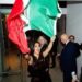 Salma Hayek ondea bandera de México en Festival de Toronto