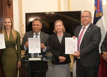 UACH firma doble convenio con Embajada de Francia y Alumni México-Francia.