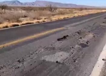 Cráteres: exhiben estado de carretera a Ojinaga 