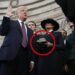 Trump juramentó como presidente sin tocar la Biblia. ¿Qué significa?