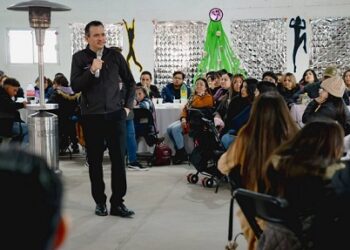 Alcalde celebra el Día de Reyes con familias de Punta Oriente