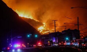 Incendios forestales en Los Ángeles; evacúan a 30 mil