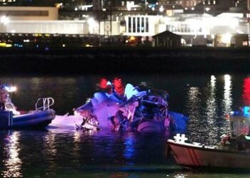 Washington: Chocaron avión y helicóptero; recuperaron 18 cuerpos