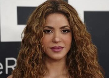 Entra Shakira a urgencias por cuadro abdominal; cancela show