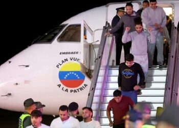 Régimen de Maduro afirmó que migrantes cantaron himno al volver de EU