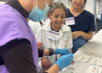 Implementa la UACH el programa «Jugando con el ADN: Niñas y niños descubren la ciencia de manera divertida».