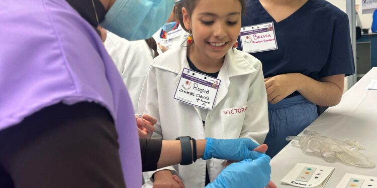 Implementa la UACH el programa «Jugando con el ADN: Niñas y niños descubren la ciencia de manera divertida».