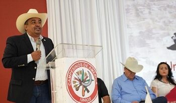 Deja Manjarrez la CNC; Parra asume la dirigencia