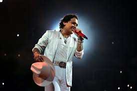 Conquista Christian Nodal al público regio