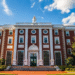 Logra Harvard prórroga contra veto de estudiantes extranjeros