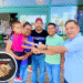 Latinos Unidos dando la mano entrega tarjetas de apoyo a tres familias Ojinaguenses de escasos recursos económicos
