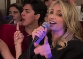 Captaron a Angélica Rivera en España; cantó «Ahora te puedes marchar»