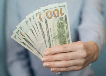 Confirmado El Gobierno depositará USD 1,000 en las cuentas bancarias de las personas que tengan hijos