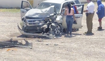Aparatoso choque en la calle cuarta y Pacheco deja una mujer lesionada.