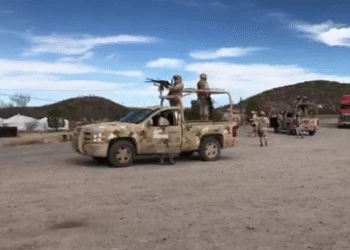 Abaten fuerzas federales a civil durante topón en Coyame.