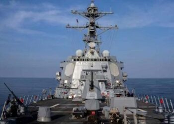 Suspenso mundial… despliega EU buques y submarino en Venezuela